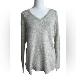 BCBGMaxAzria Light Gray 100% Cashmere  V-Neck Sweater